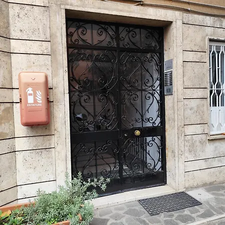 Ponte Milvio Apartment *